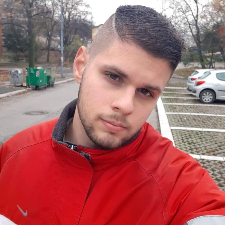  39002792  Aleksa, 24 ,    