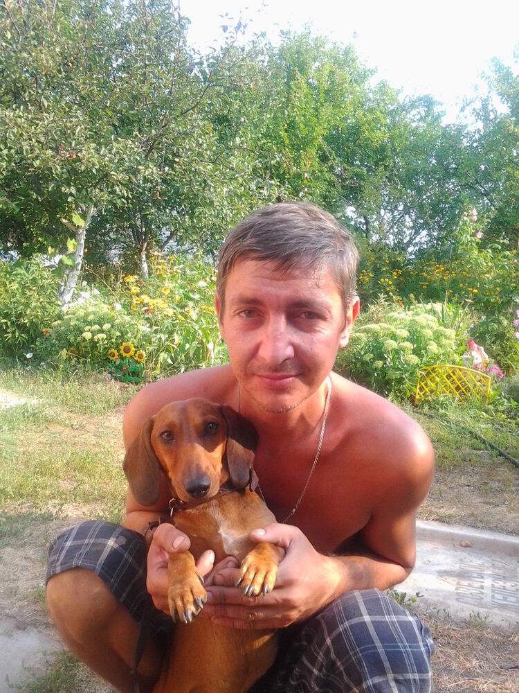  12247482  Dmitri, 46 ,    