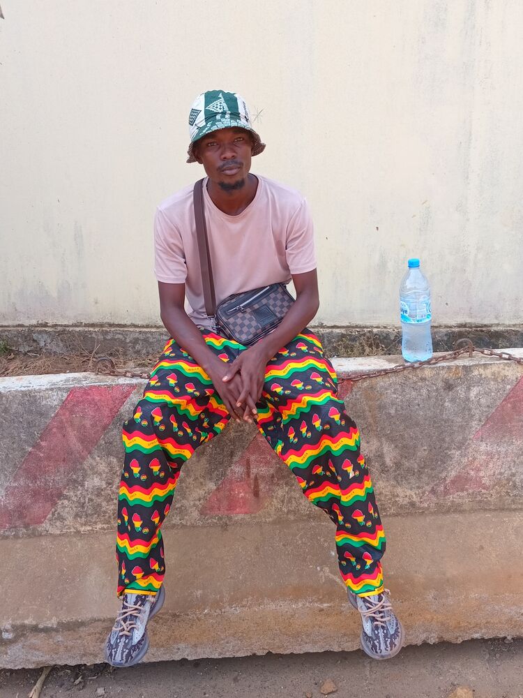  43245732  Nasirou, 31 ,    