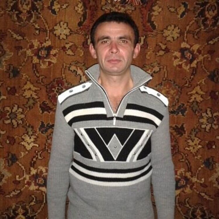  20615722  LIVIU, 46 ,    