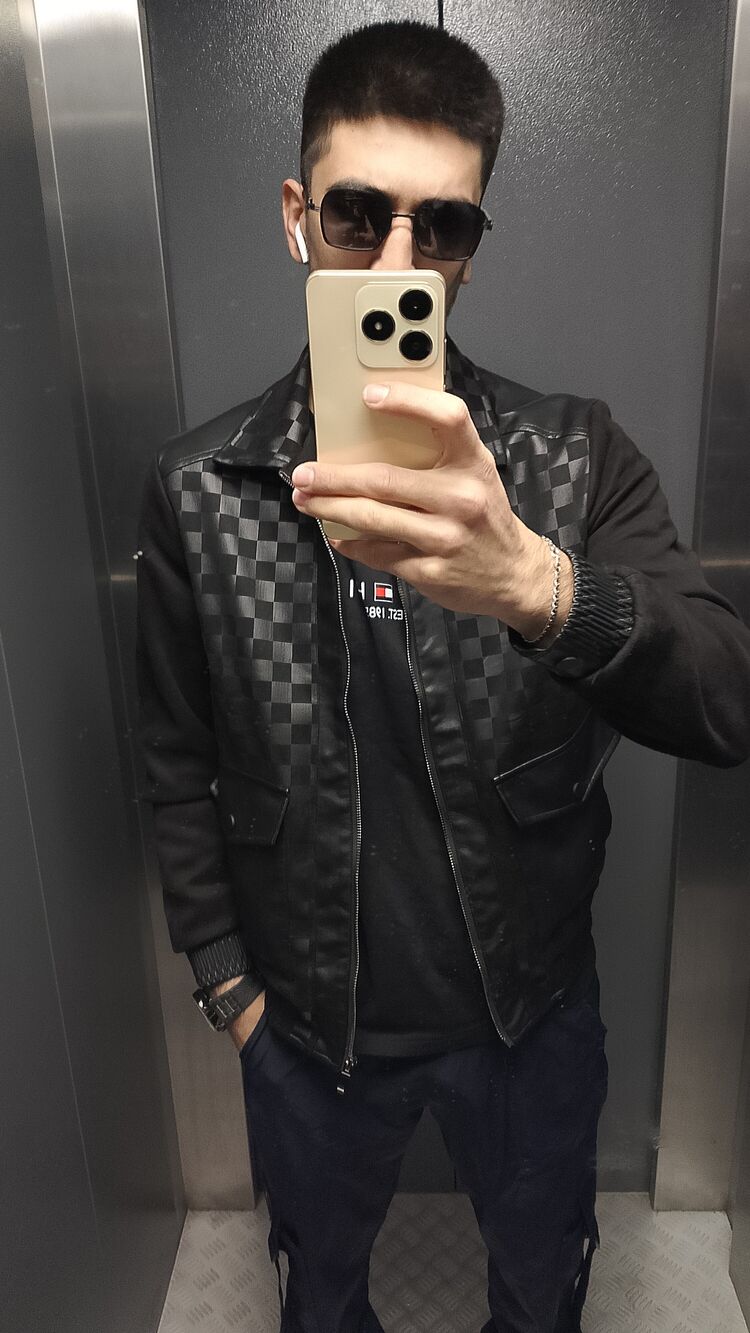  53053752  , 24 ,    