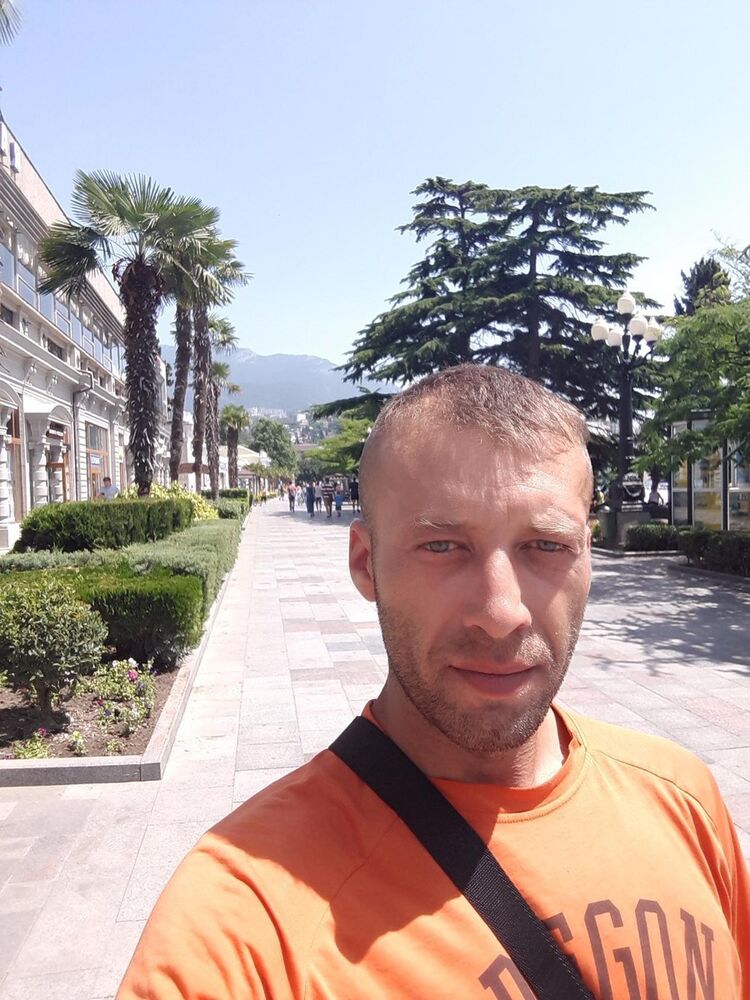  10150952  Oleg, 49 ,    