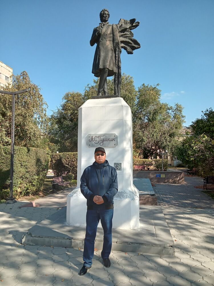  46233812  Igor, 48 ,    