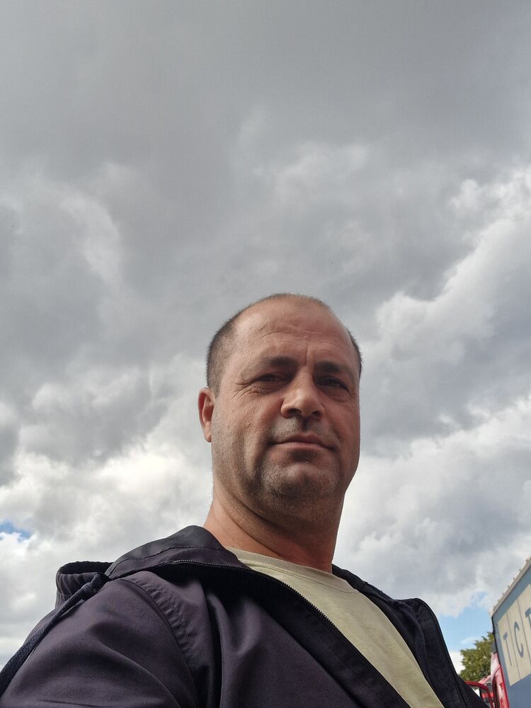  53626172  Memati, 49 ,    
