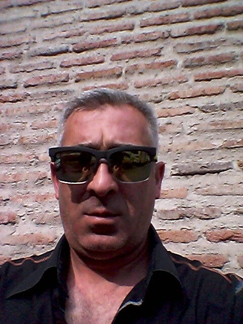  10143192  Irakli, 52 ,    