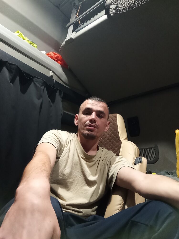  52050702  Nikolay, 28 ,    