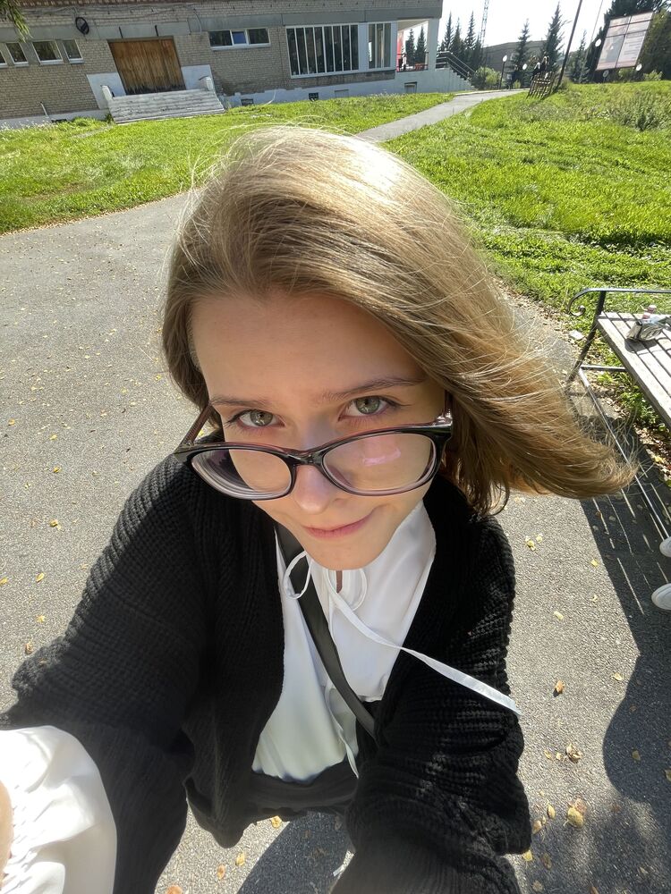  49206972  Rina, 18 ,    