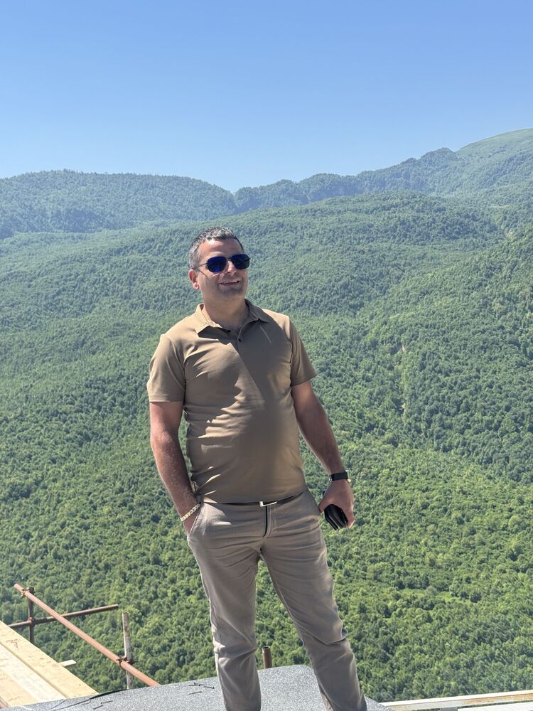  53419132  Andranik, 35 ,    