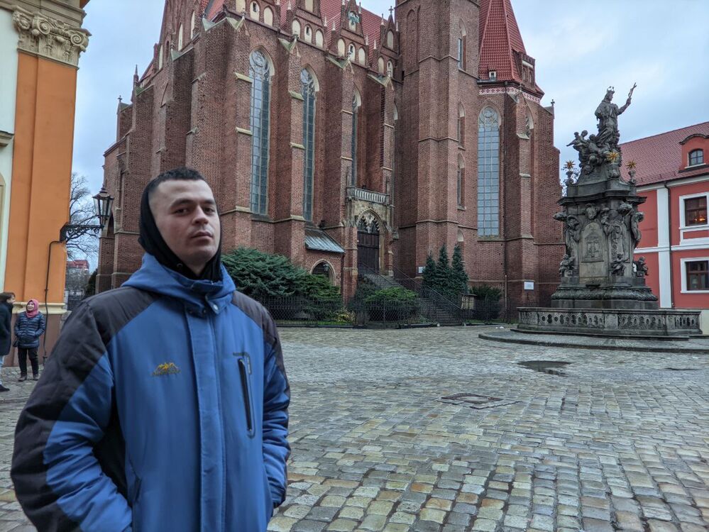  30268062  Pavel, 25 ,    