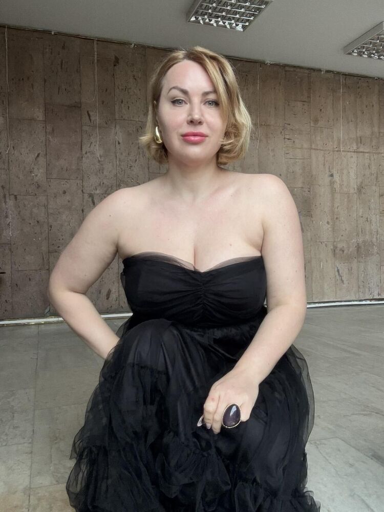  51611782  Julie, 37 ,    