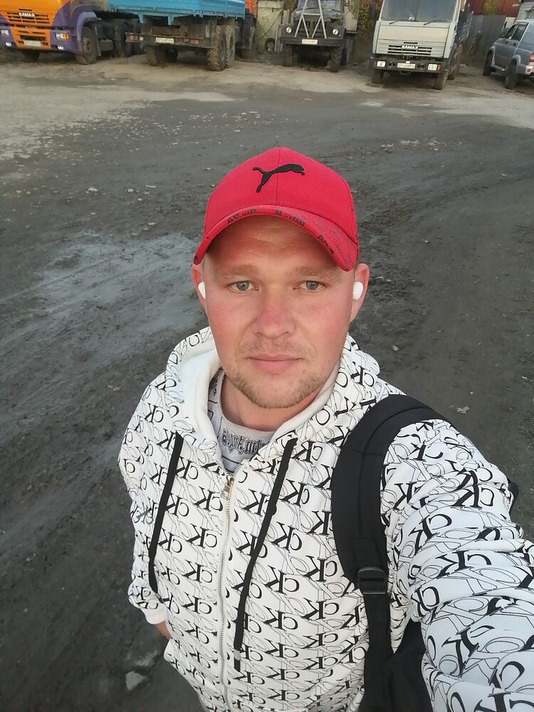  38732342  Sasha, 34 ,    