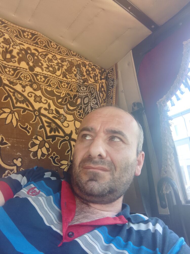  44464072  Karen, 41 ,    