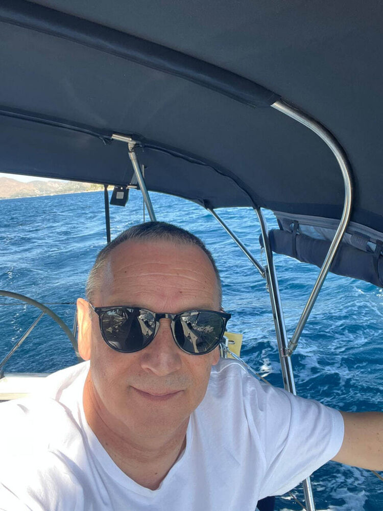  53960062  Gunni, 49 ,    