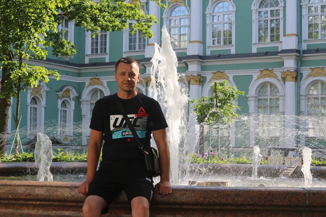  51301762  Konstantin, 42 ,    