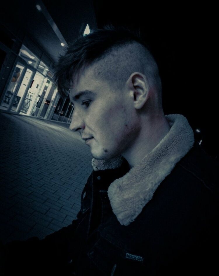  37998532  Kolya, 24 ,    