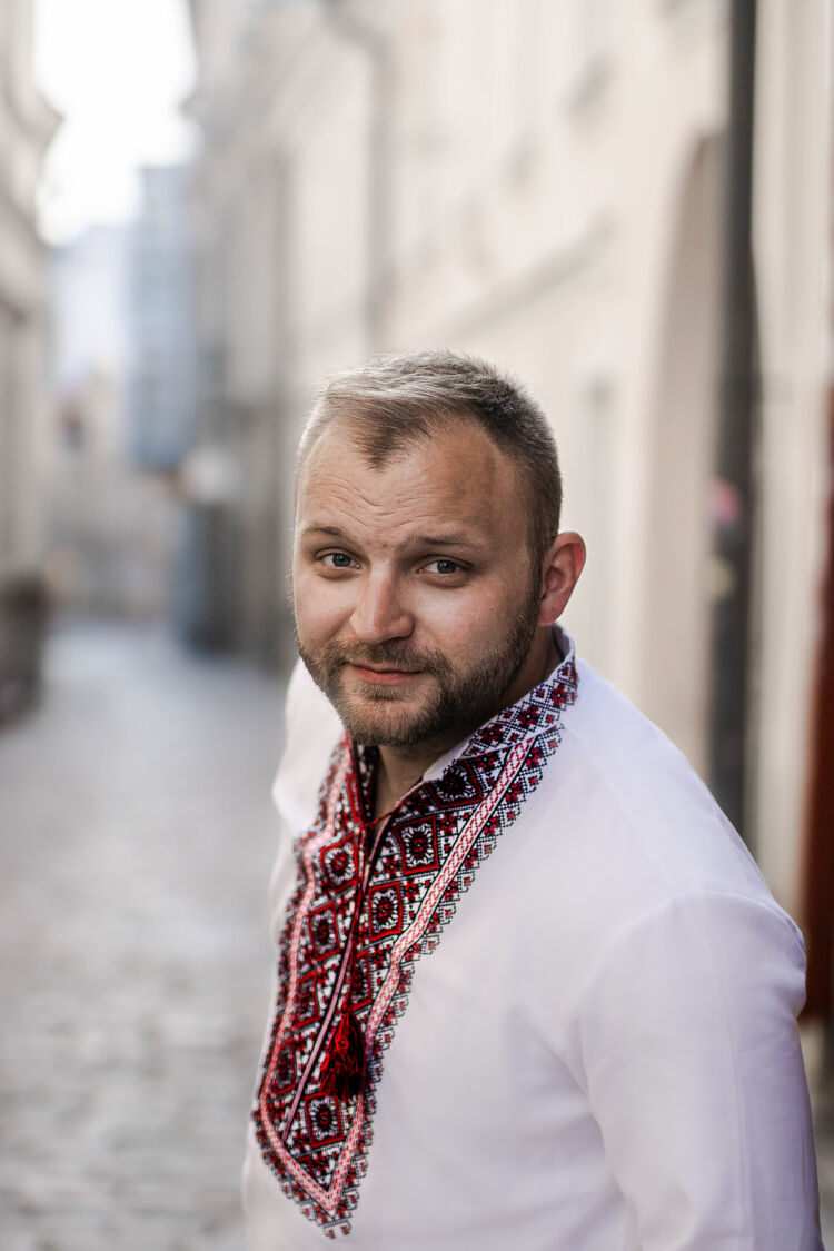  39659282  Vitali, 31 ,    
