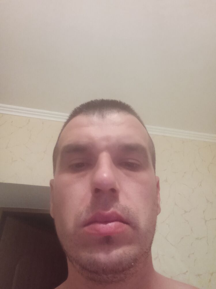  44611102  Valeriu, 36 ,    