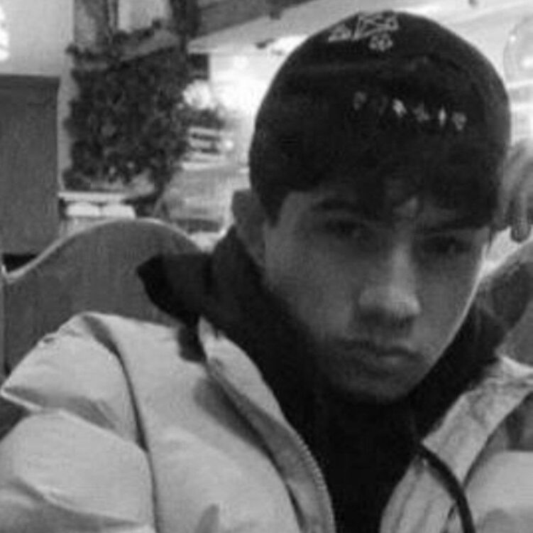  34661742  Nur, 21 ,    