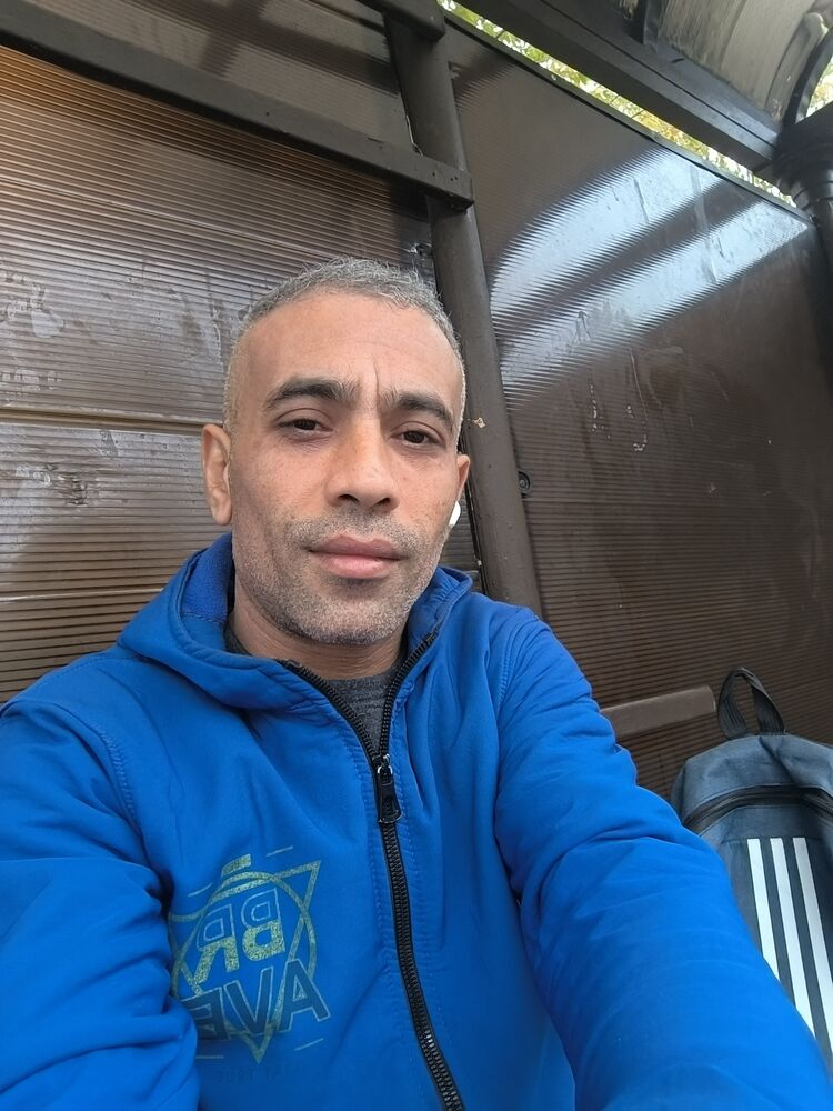  48717642  , 42 ,     