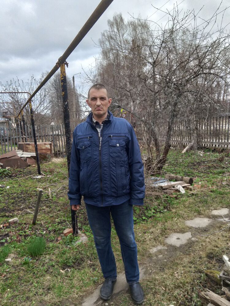  44978012  Roman, 48 ,    