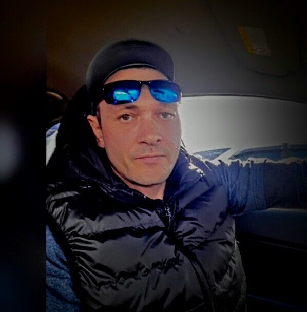  53018992  Aleksei, 45 ,    