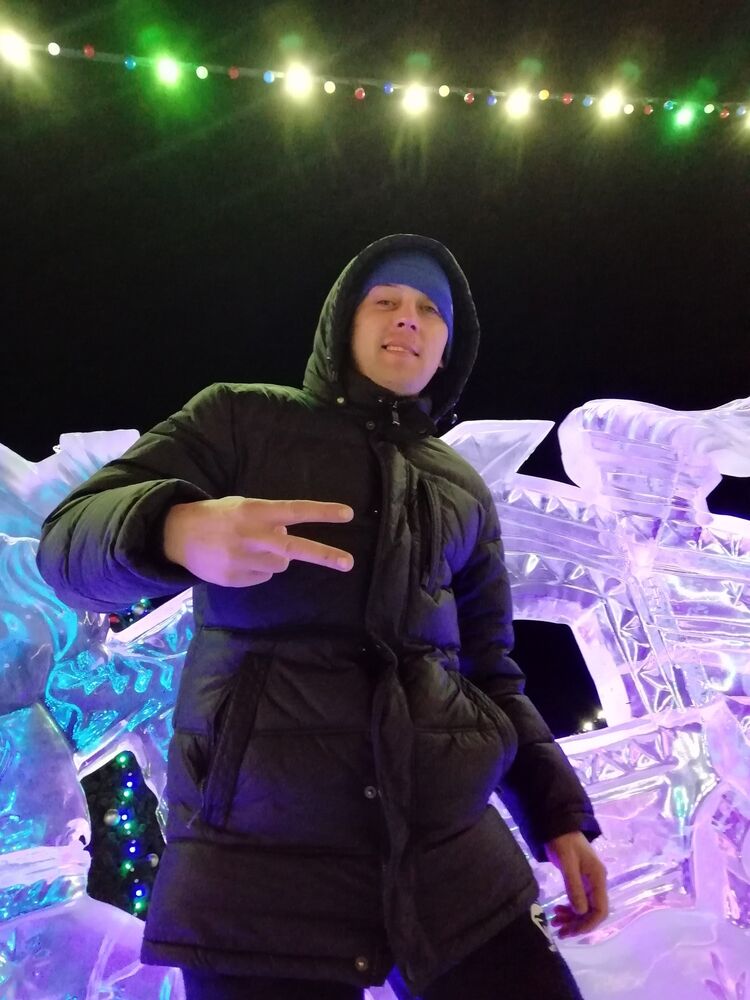  53305482  Pavel, 37 ,    