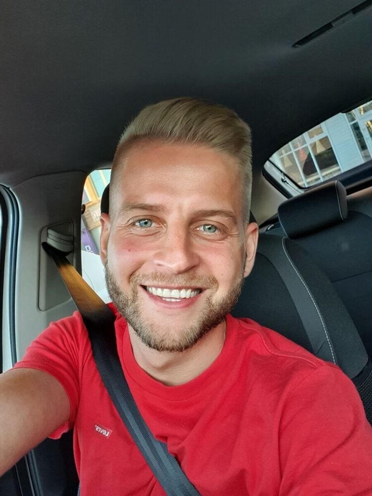  22518922  Artem, 35 ,    -