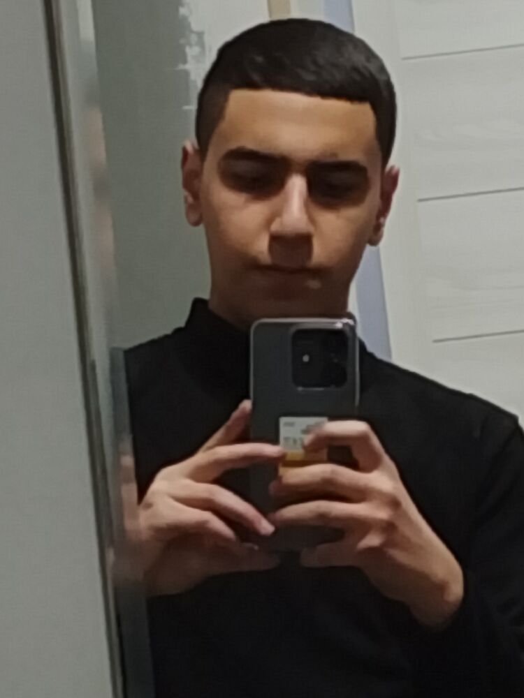  49645852  Aram, 19 ,    