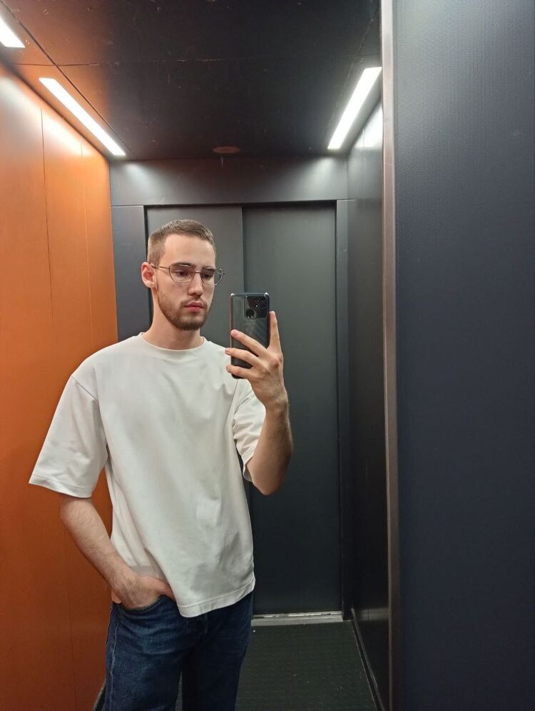  47992982  , 21 ,    
