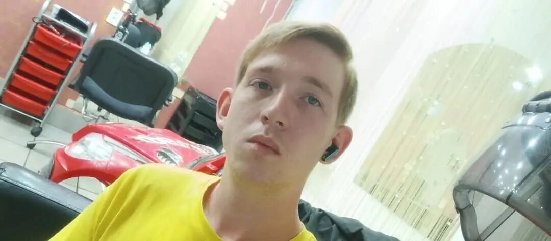  36550382  Denis, 27 ,    