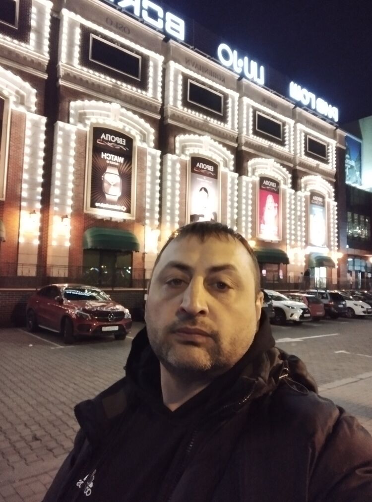 52929142  Omar, 43 ,    