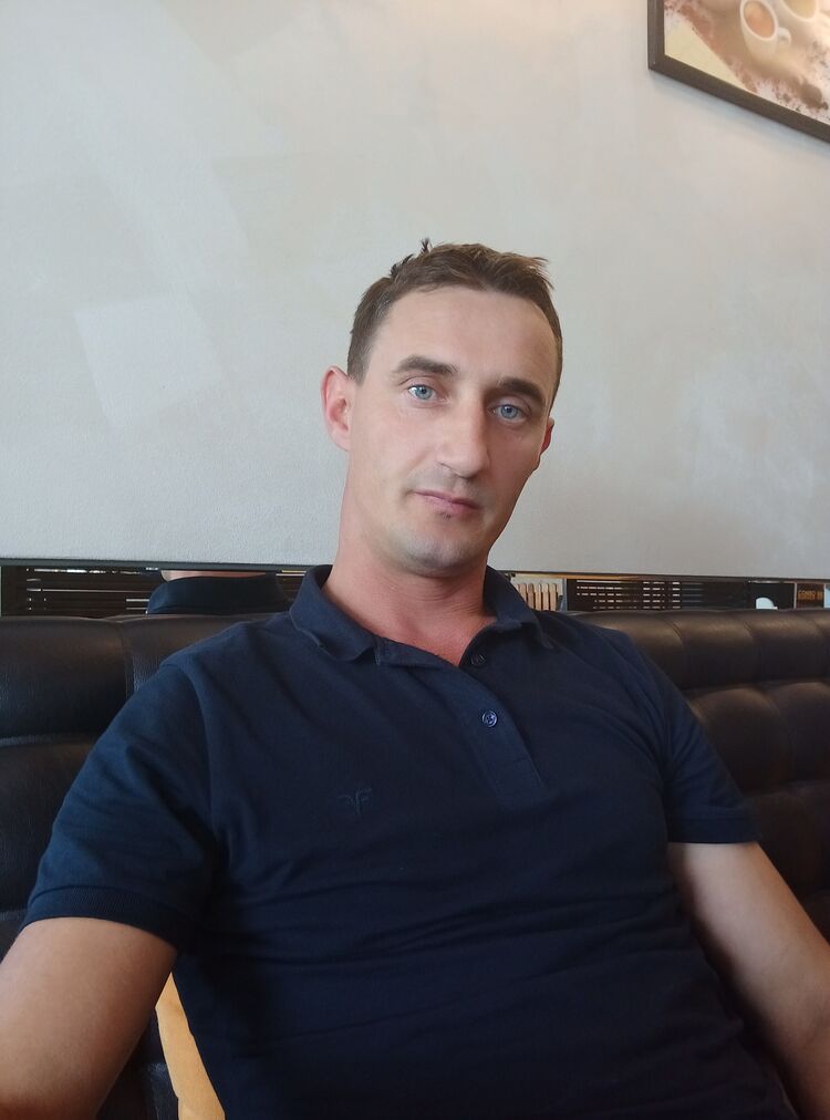  23938692  Sergiu, 36 ,    