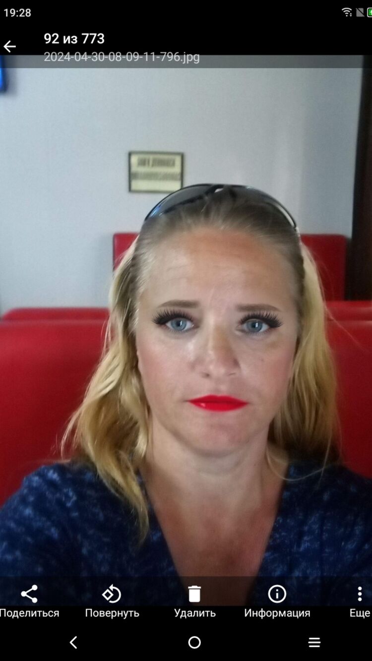  ,   Olga, 42 ,     
