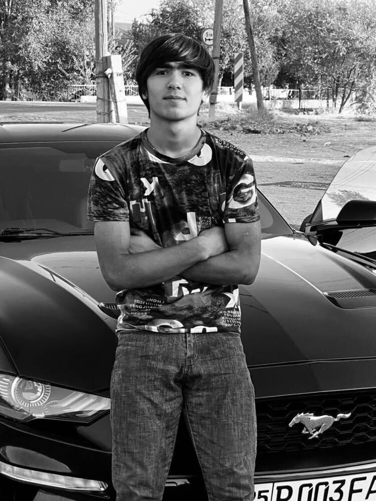  52748992  Oybek, 19 ,    