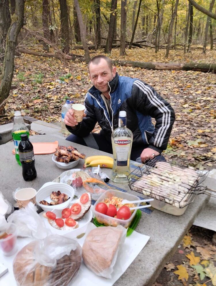  47718522  Nikolai, 46 ,    