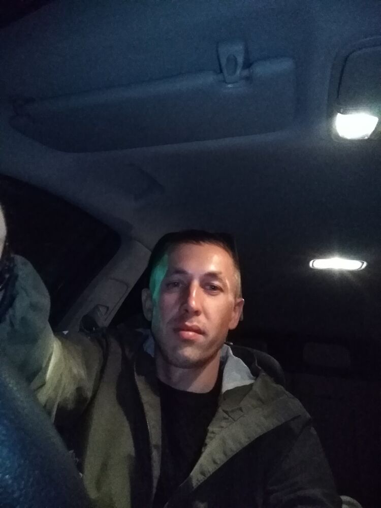  31676902  Mikhail, 36 ,    