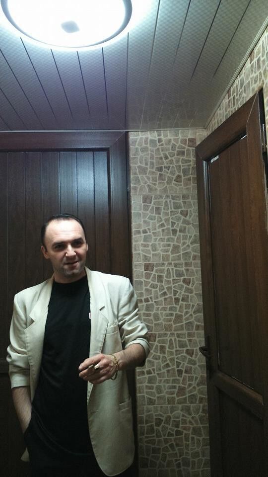  17952342  John, 47 ,    