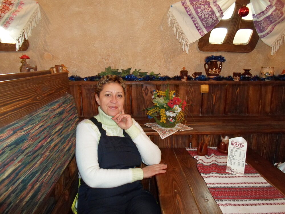  5271022  Anna, 61 ,    