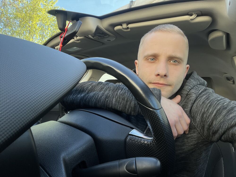  ,   Denis, 29 ,   c 