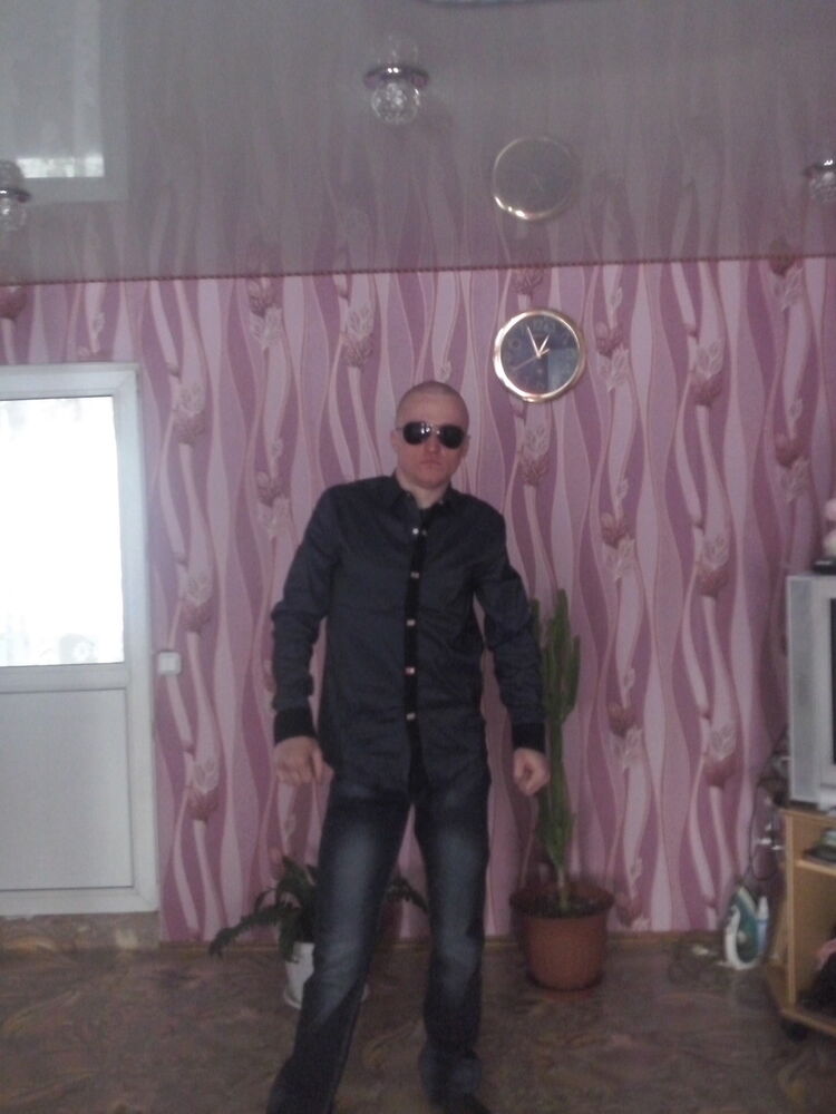  ,   Stas, 32 ,   