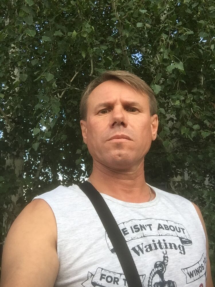  ,   Viktor, 46 ,   