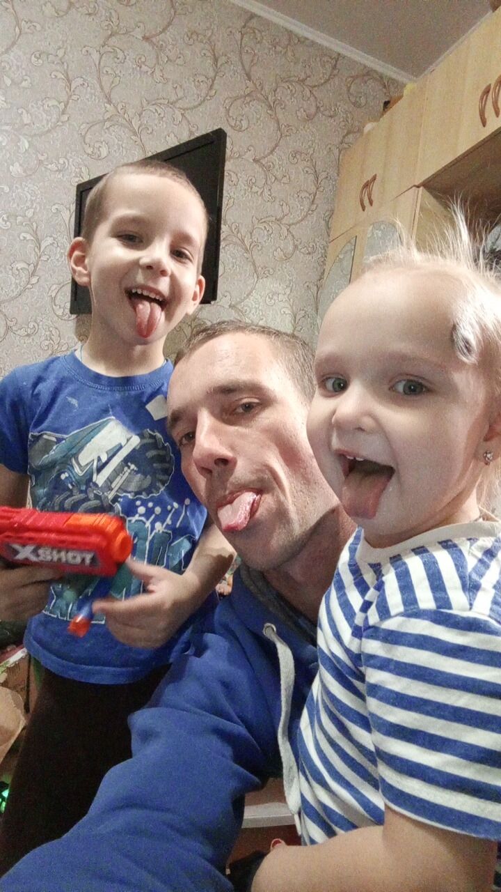  49676942  Nikitisik, 32 ,    
