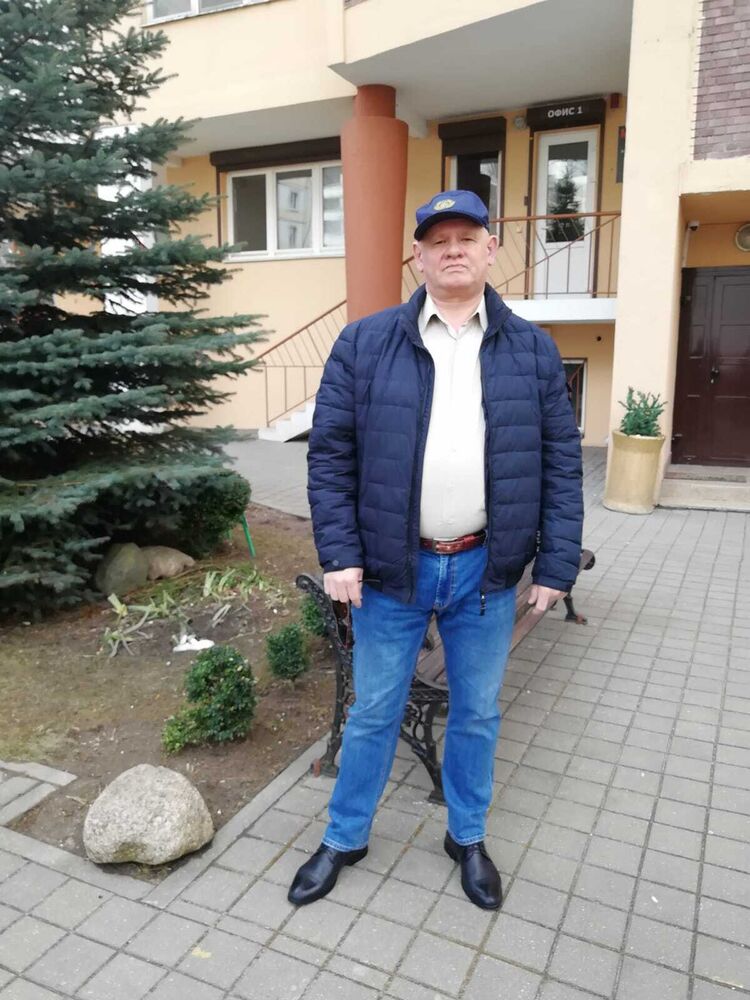  22644612  Igor, 52 ,    