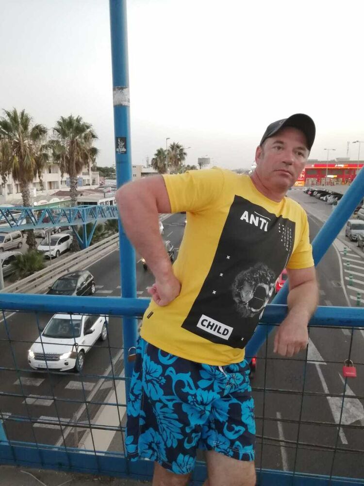  39923482  Alexander, 54 ,    