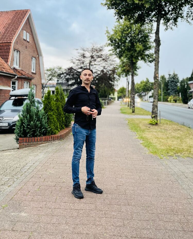  47674112  Abdurrahman, 31 ,    Holstein