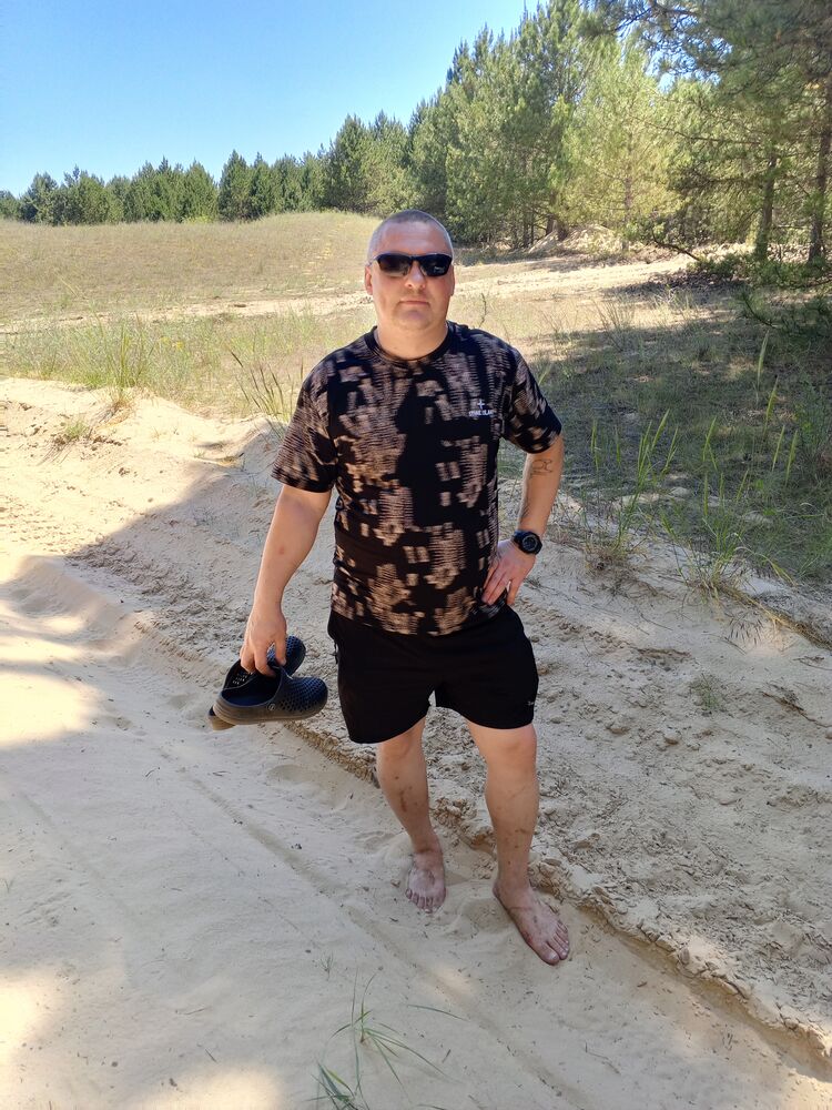  45185142  Denis, 43 ,    