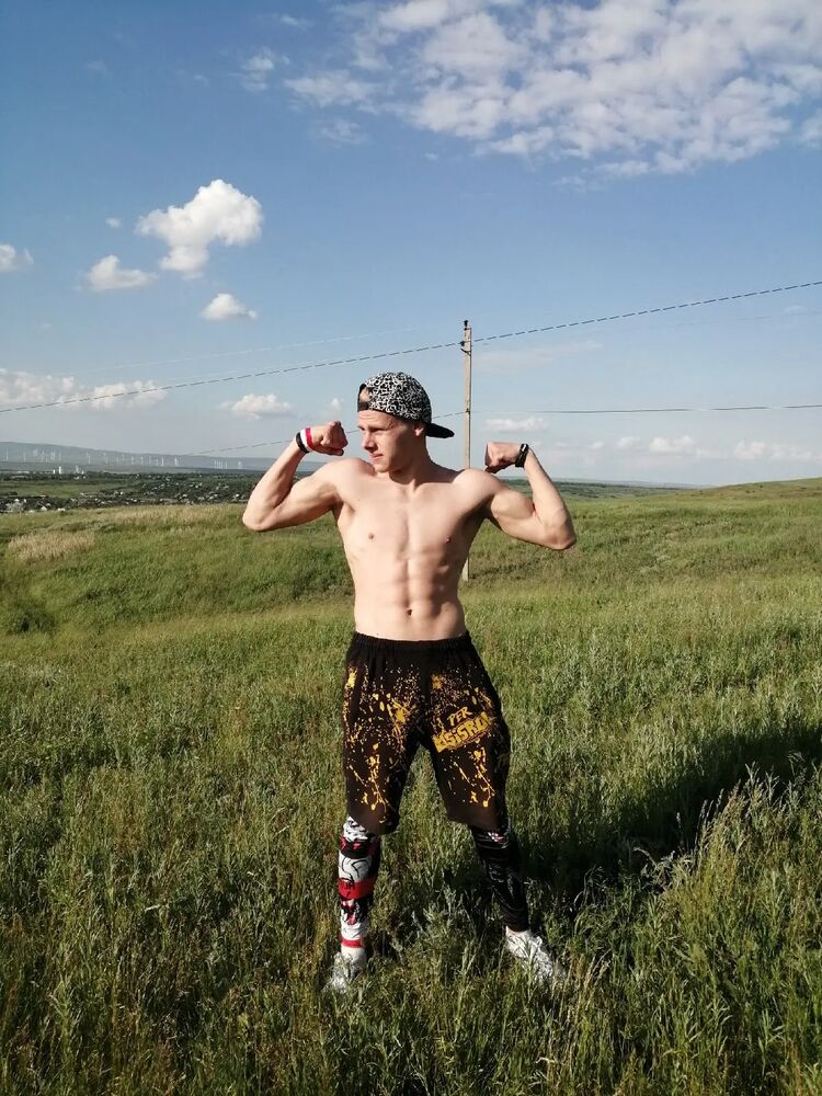  31778852  Viktor, 21 ,    