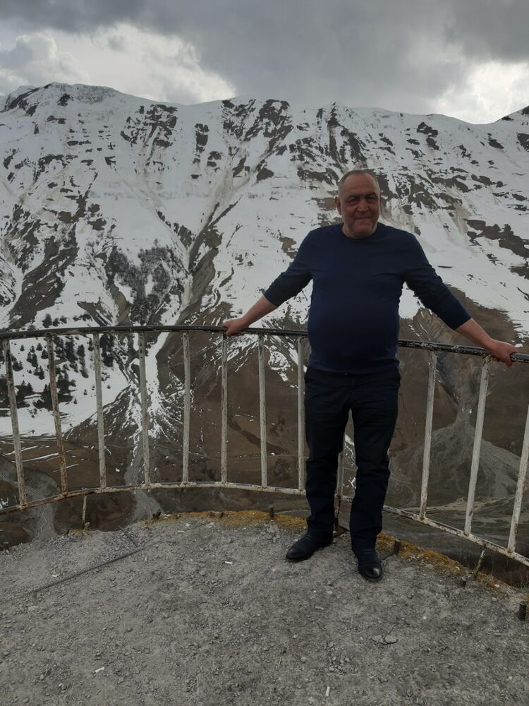  46096952  Armenak, 56 ,    