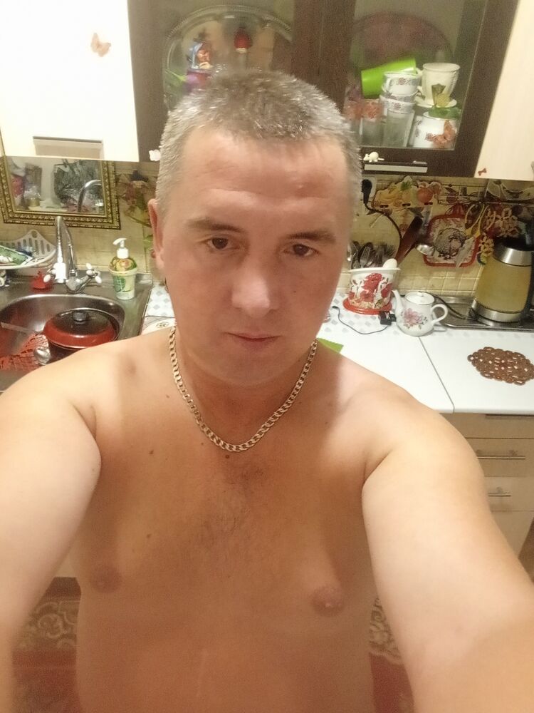  29310282  Denis, 40 ,    