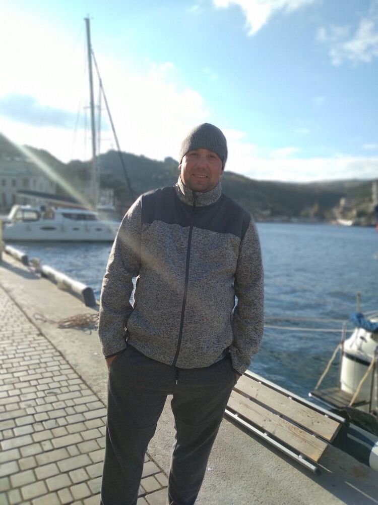  31303992  Viktor, 40 ,    